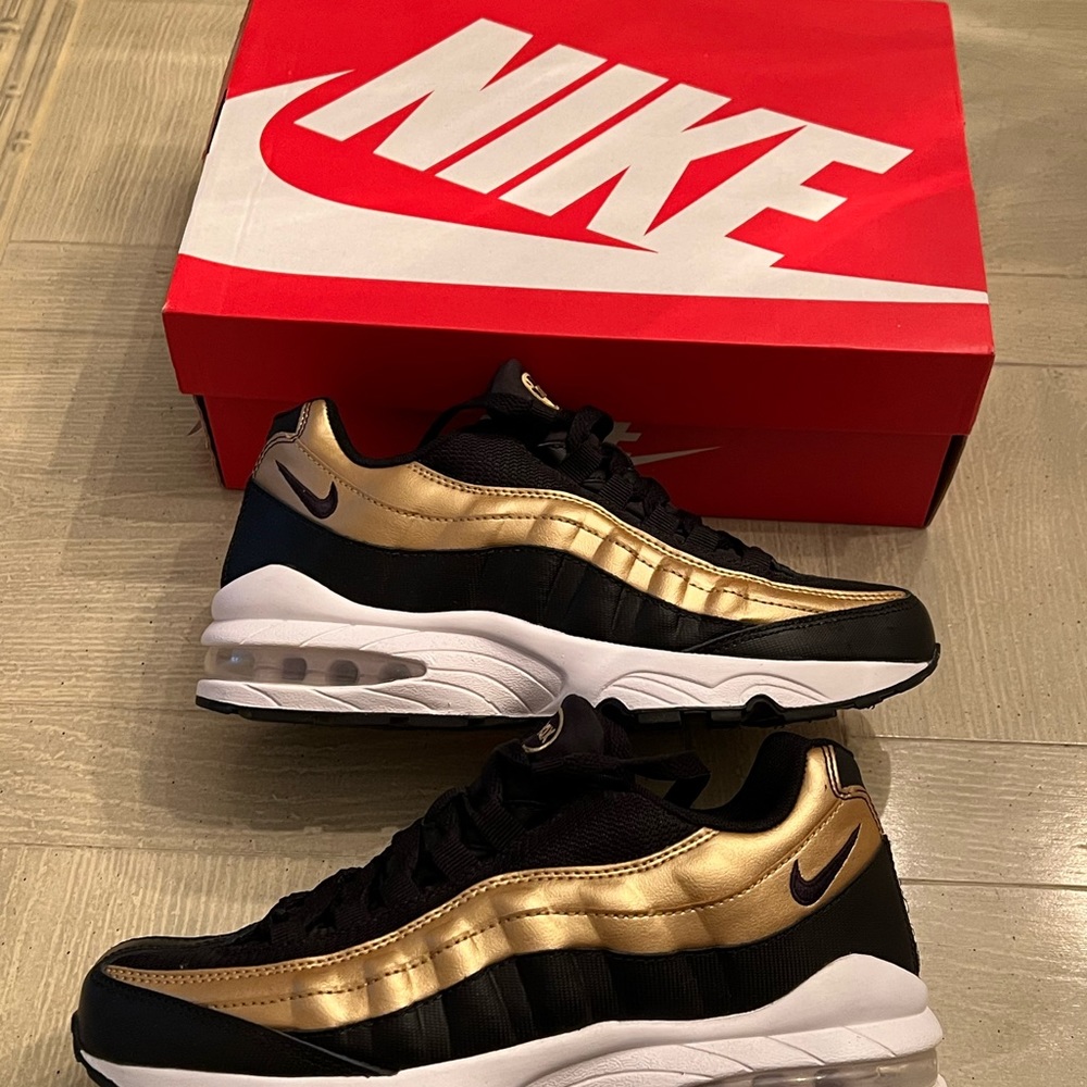 Nike Kids Sneakers Black and Metallic Gold